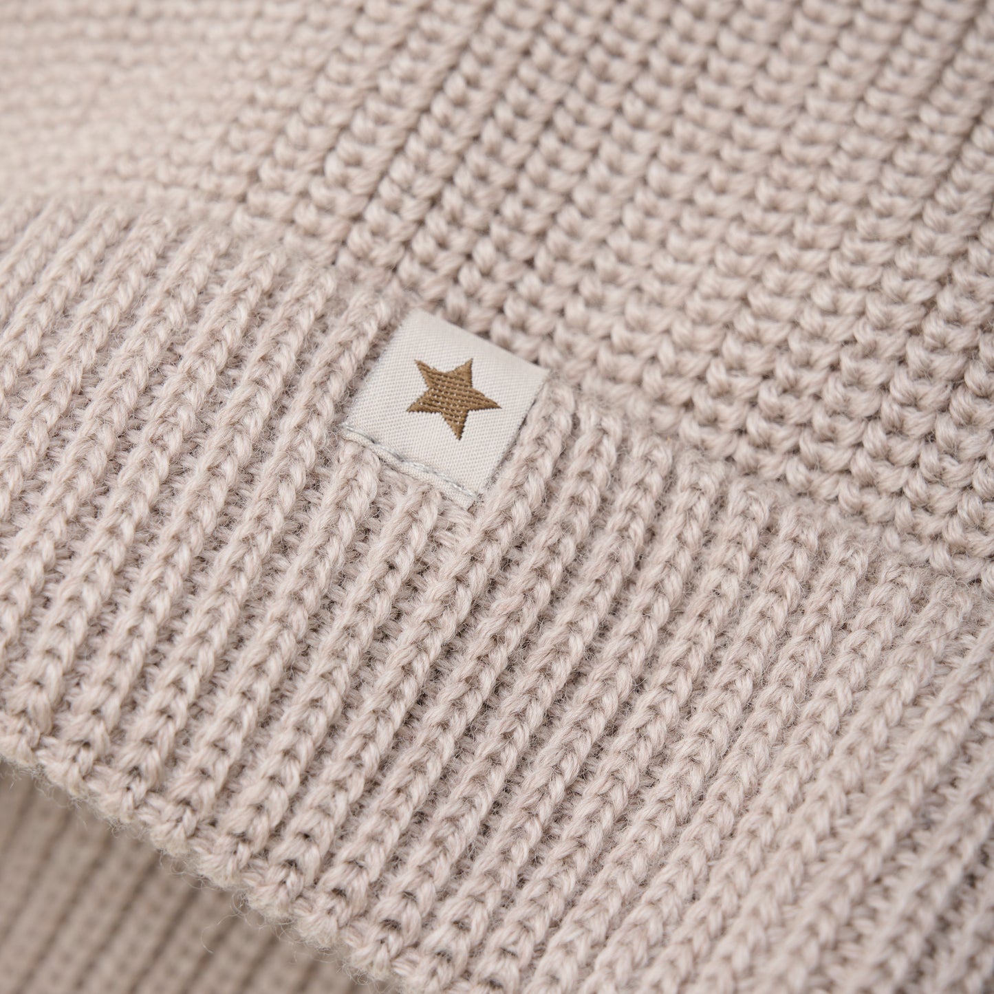 HUTELiHUT Beanie Wool Knit Pompoms - Camel Melange